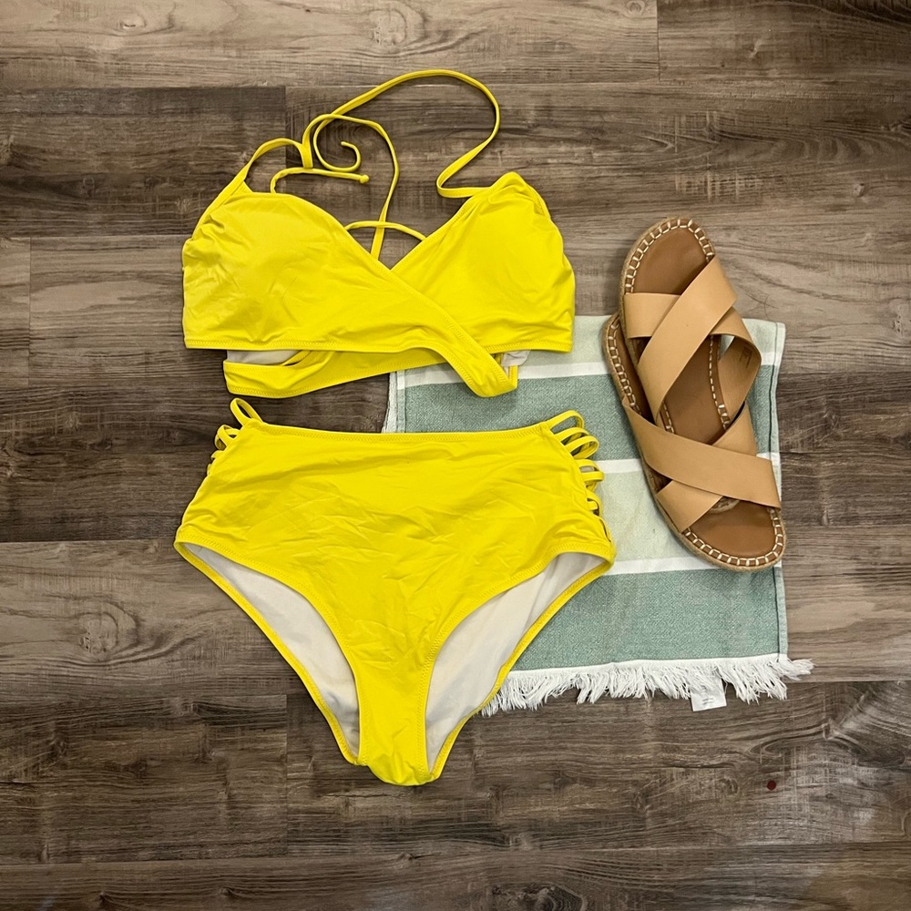 Super cute yellow bikini